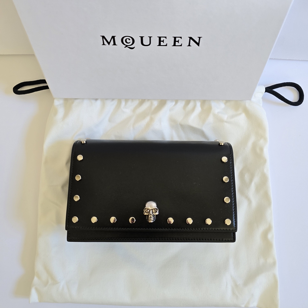 Alexander McQueen Skull Leather Crossbody Black - Picture 3 of 14